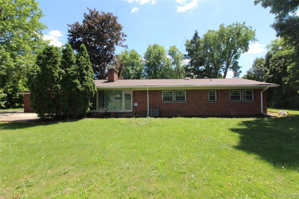 1239 Ashover Drive Bloomfield Charter Township, MI 48304