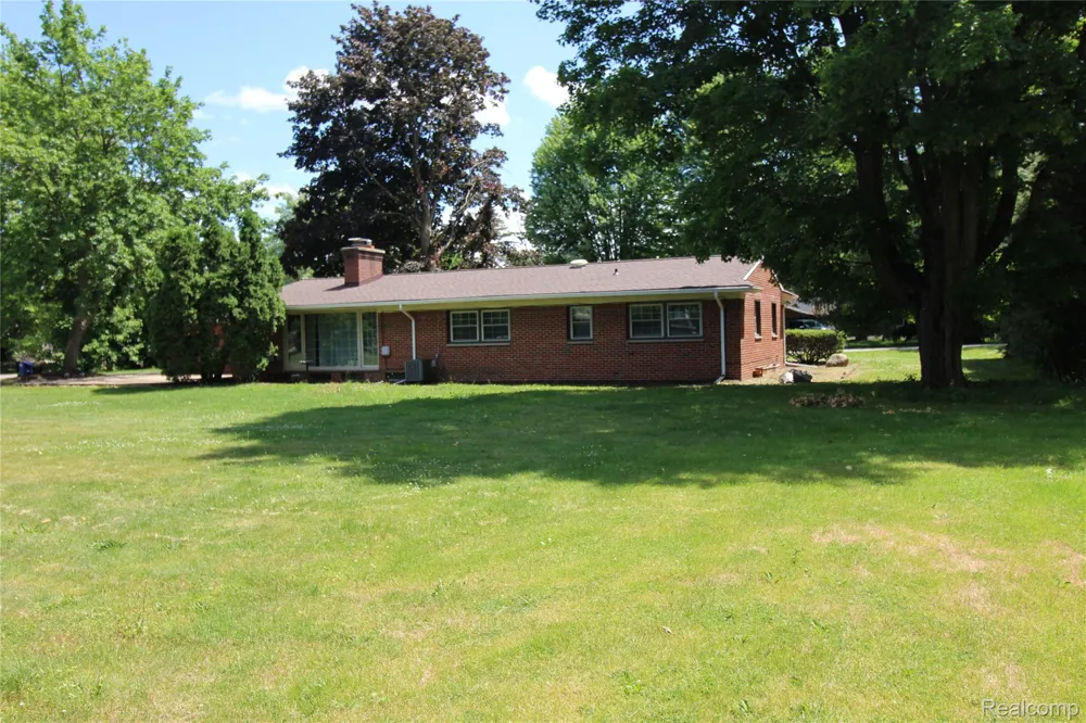 1239 Ashover Drive Bloomfield Charter Township, MI 48304