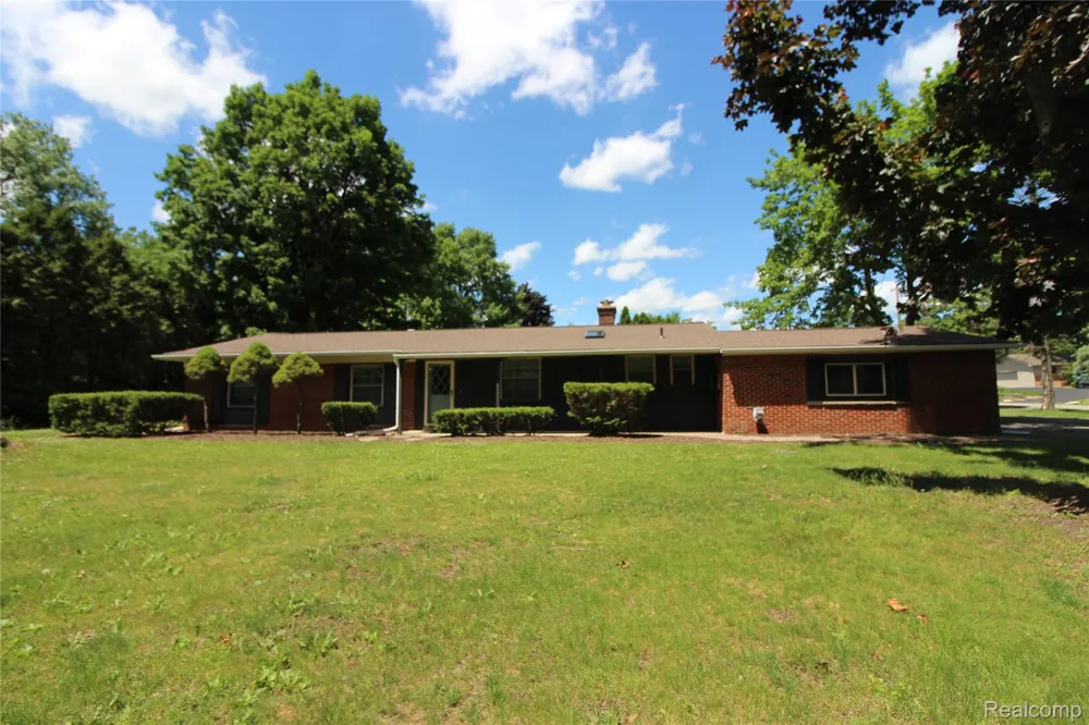 1239 Ashover Drive Bloomfield Charter Township, MI 48304