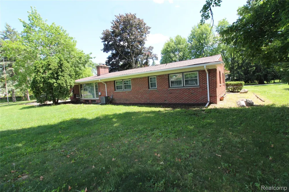 1239 Ashover Drive Bloomfield Charter Township, MI 48304