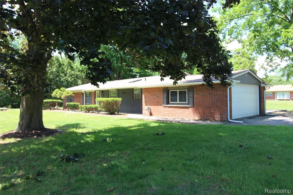 1239 Ashover Drive Bloomfield Charter Township, MI 48304