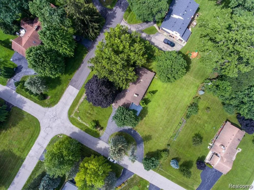 1239 Ashover Drive Bloomfield Charter Township, MI 48304