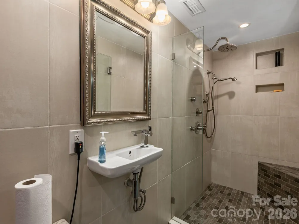 337 Main Street Hendersonville, NC 28792
