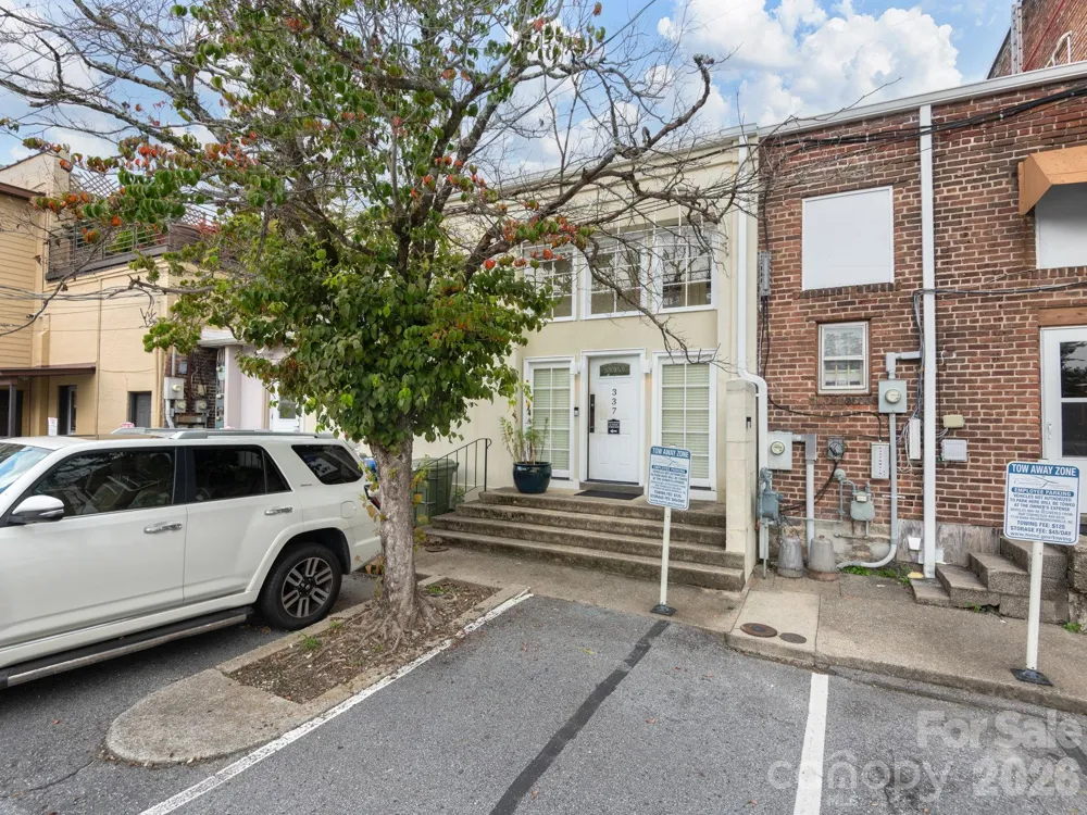 337 Main Street Hendersonville, NC 28792