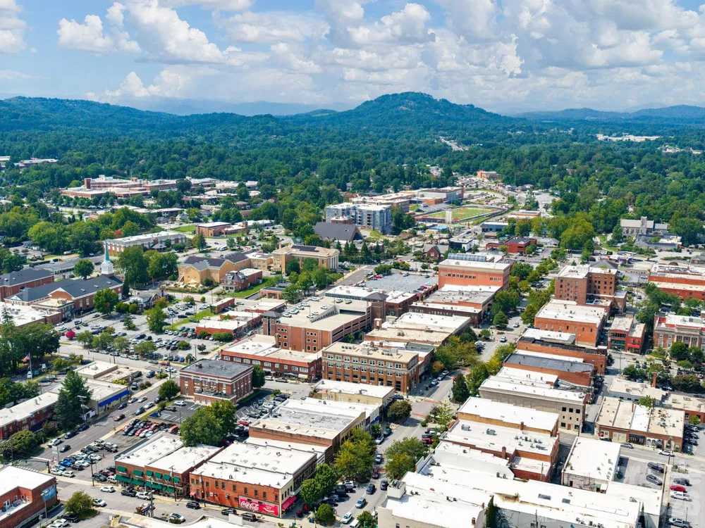 337 Main Street Hendersonville, NC 28792