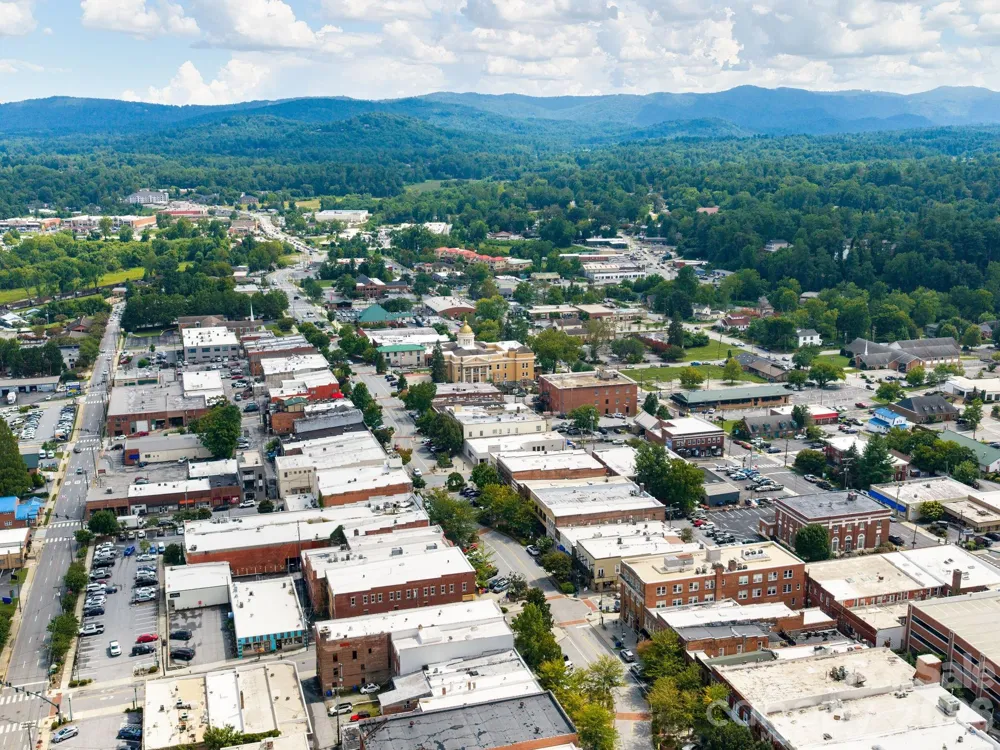 337 Main Street Hendersonville, NC 28792