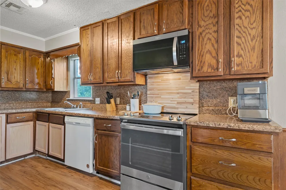 296 Ish Street China Spring, TX 76633