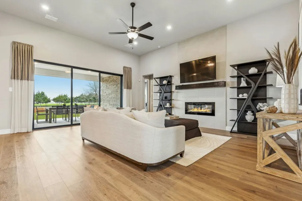 147 Hollingsworth Lane Glenn Heights, TX 75154
