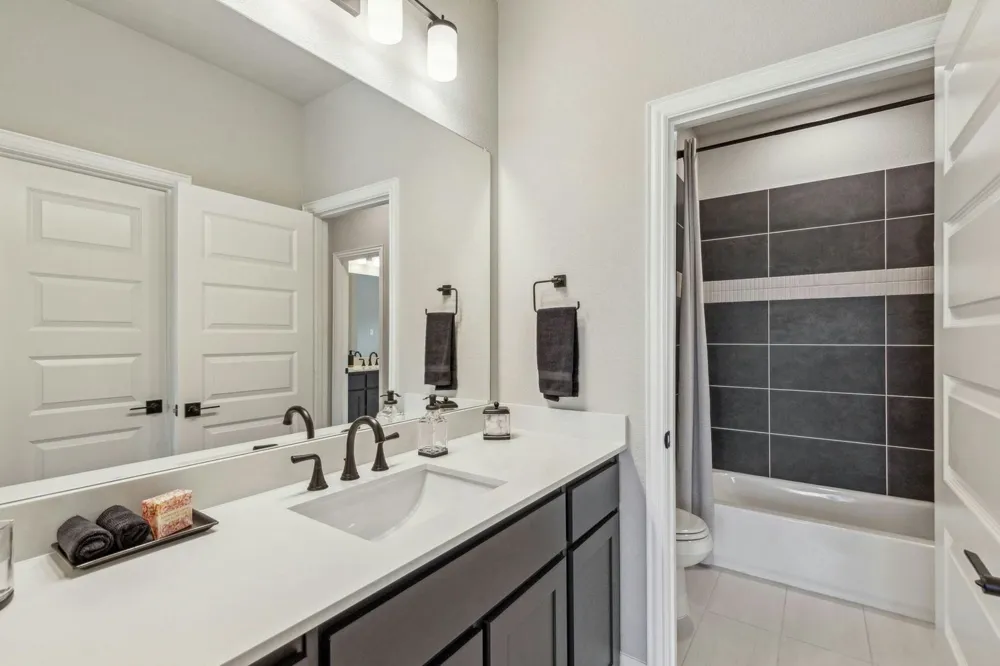 147 Hollingsworth Lane Glenn Heights, TX 75154