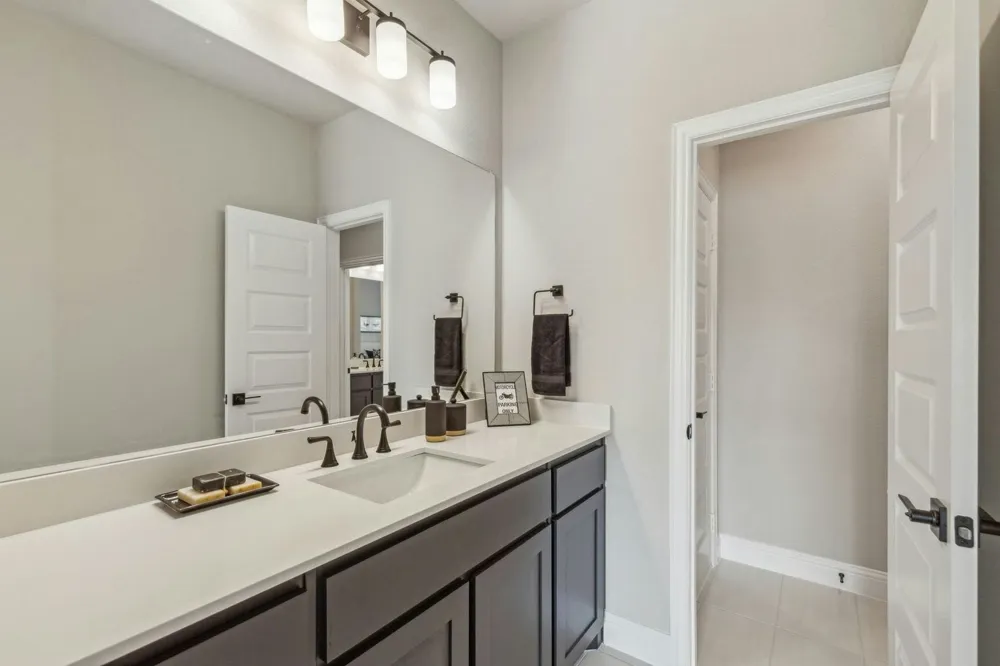 147 Hollingsworth Lane Glenn Heights, TX 75154