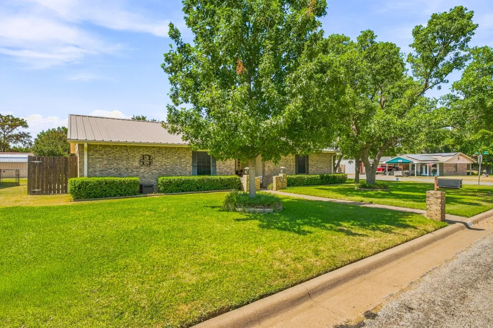 1420 Green Street Graham, TX 76450
