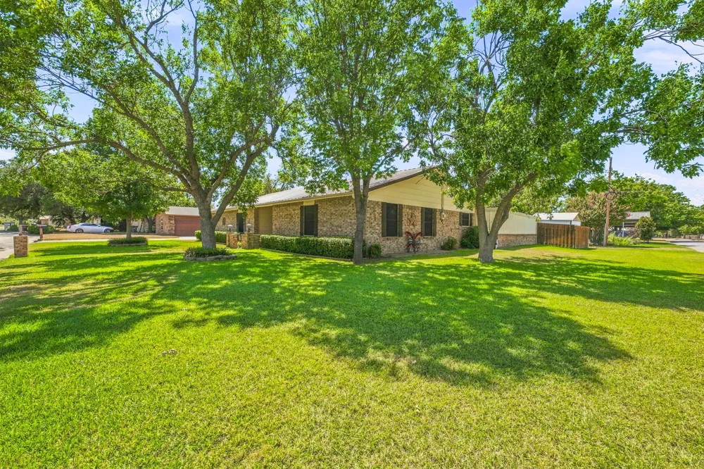 1420 Green Street Graham, TX 76450