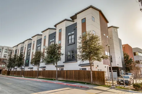 4208 Live Oak Street #206