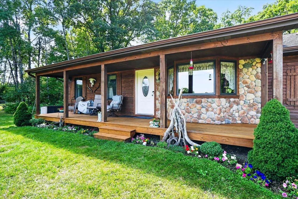 10077 Maple Hill Road Howard City, MI 49329