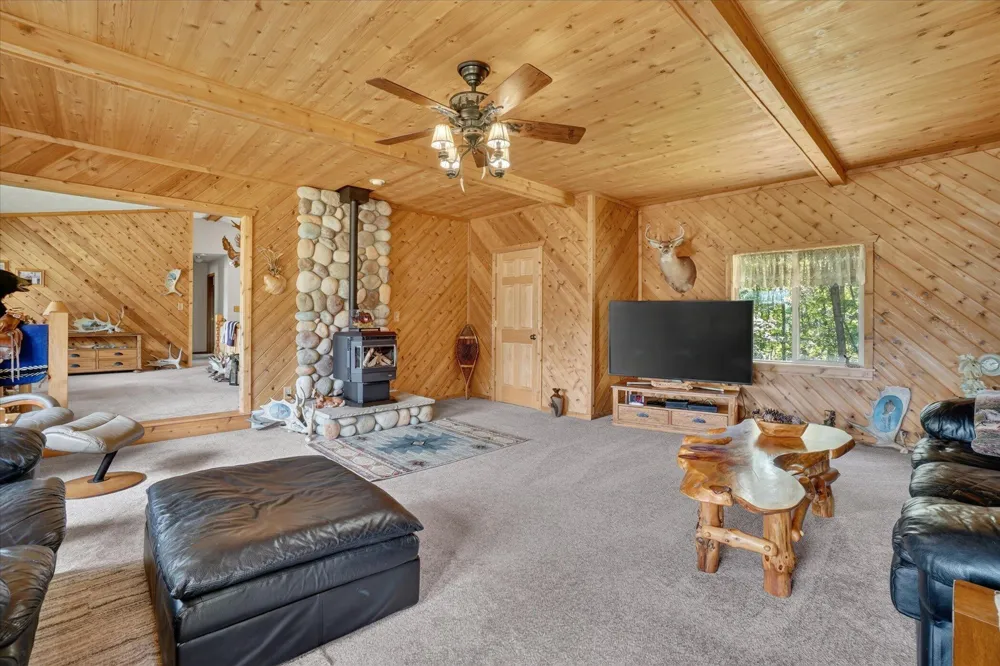 10077 Maple Hill Road Howard City, MI 49329