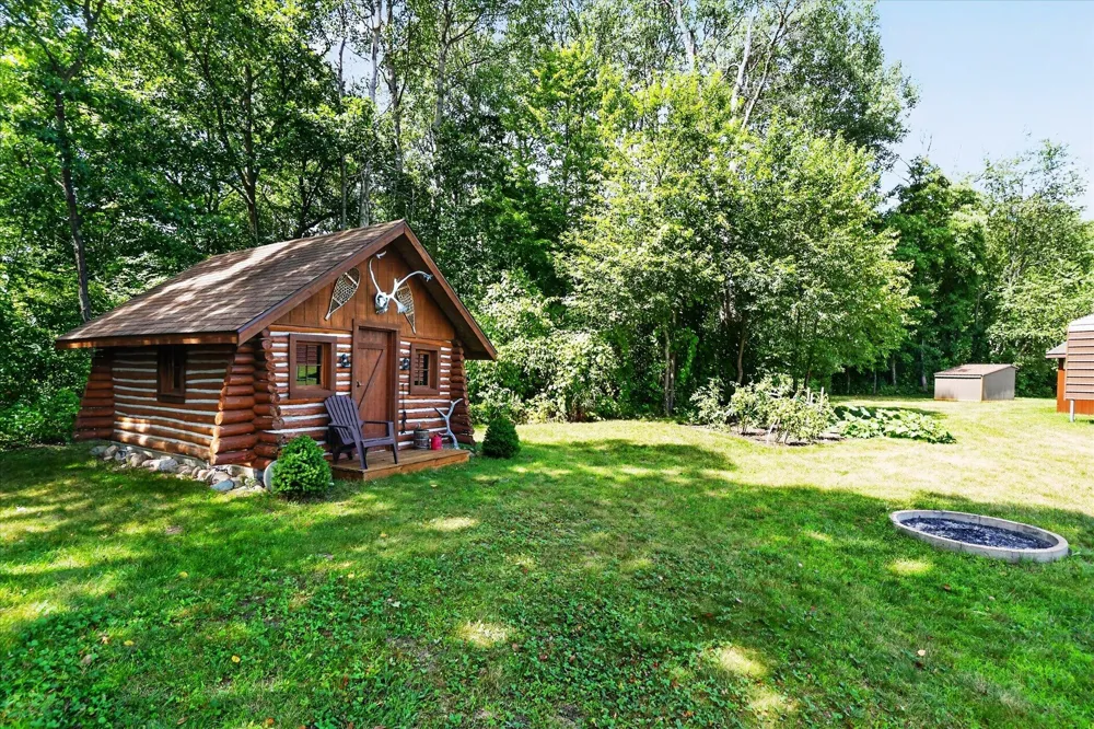 10077 Maple Hill Road Howard City, MI 49329