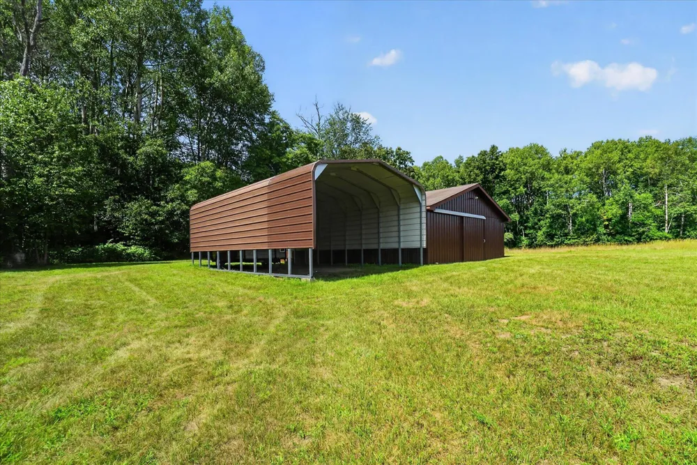 10077 Maple Hill Road Howard City, MI 49329