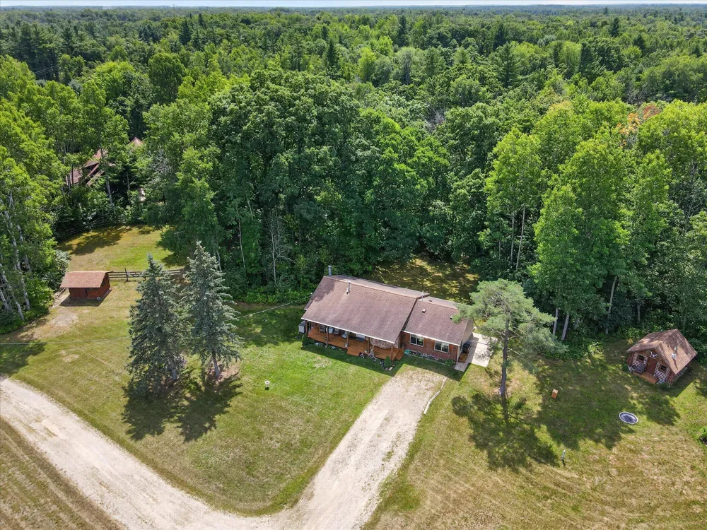 10077 Maple Hill Road Howard City, MI 49329