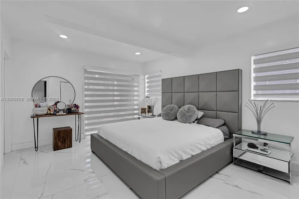 7031 SW 12th St Pembroke Pines, FL 33023