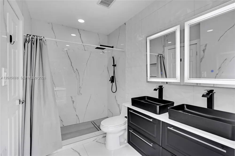 7031 SW 12th St Pembroke Pines, FL 33023