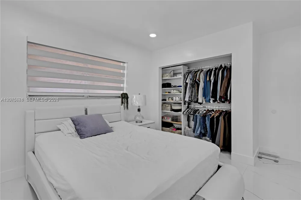 7031 SW 12th St Pembroke Pines, FL 33023