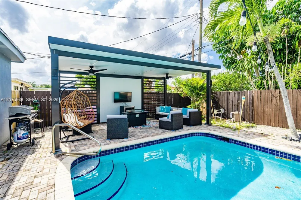 7031 SW 12th St Pembroke Pines, FL 33023