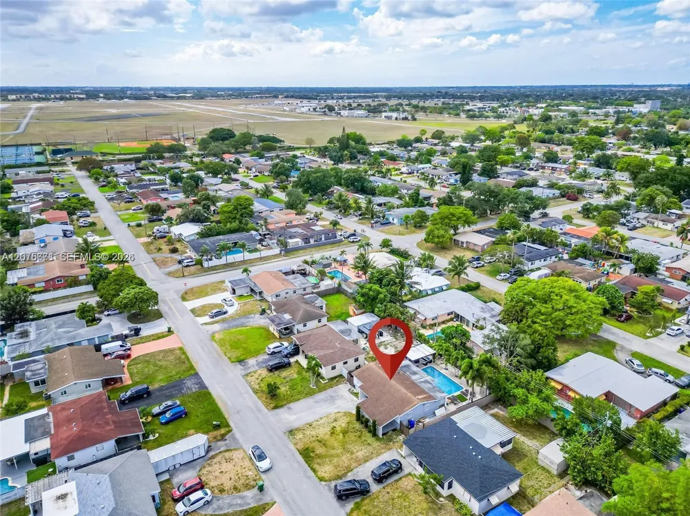 7031 SW 12th St Pembroke Pines, FL 33023