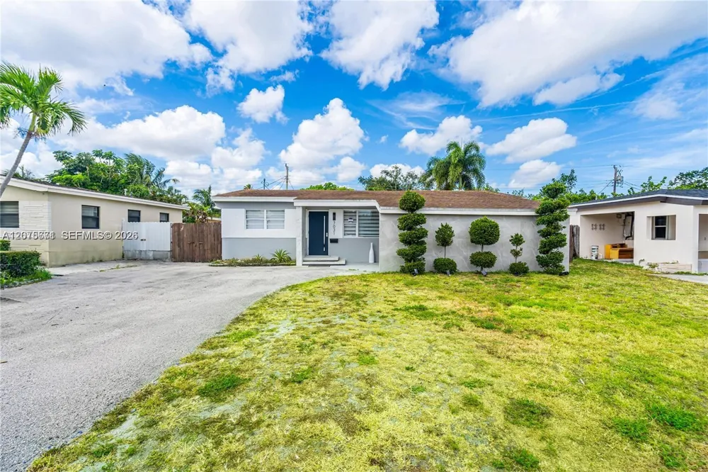 7031 SW 12th St Pembroke Pines, FL 33023