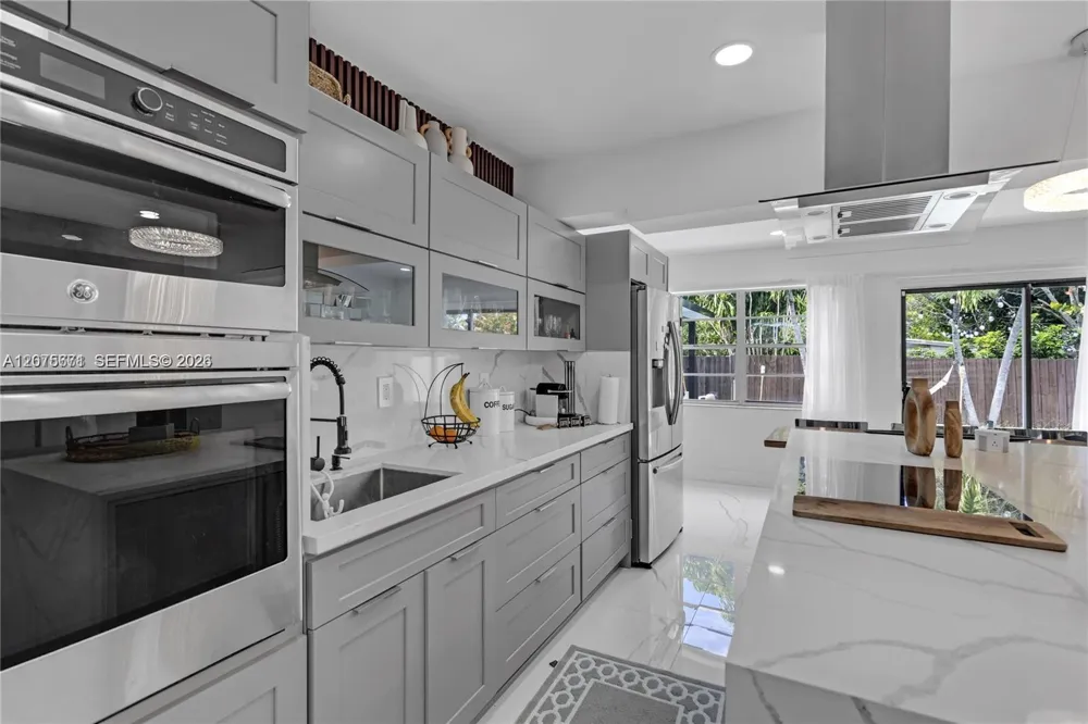 7031 SW 12th St Pembroke Pines, FL 33023
