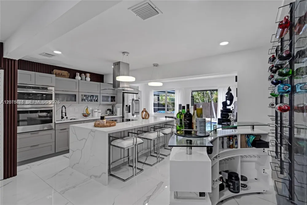 7031 SW 12th St Pembroke Pines, FL 33023