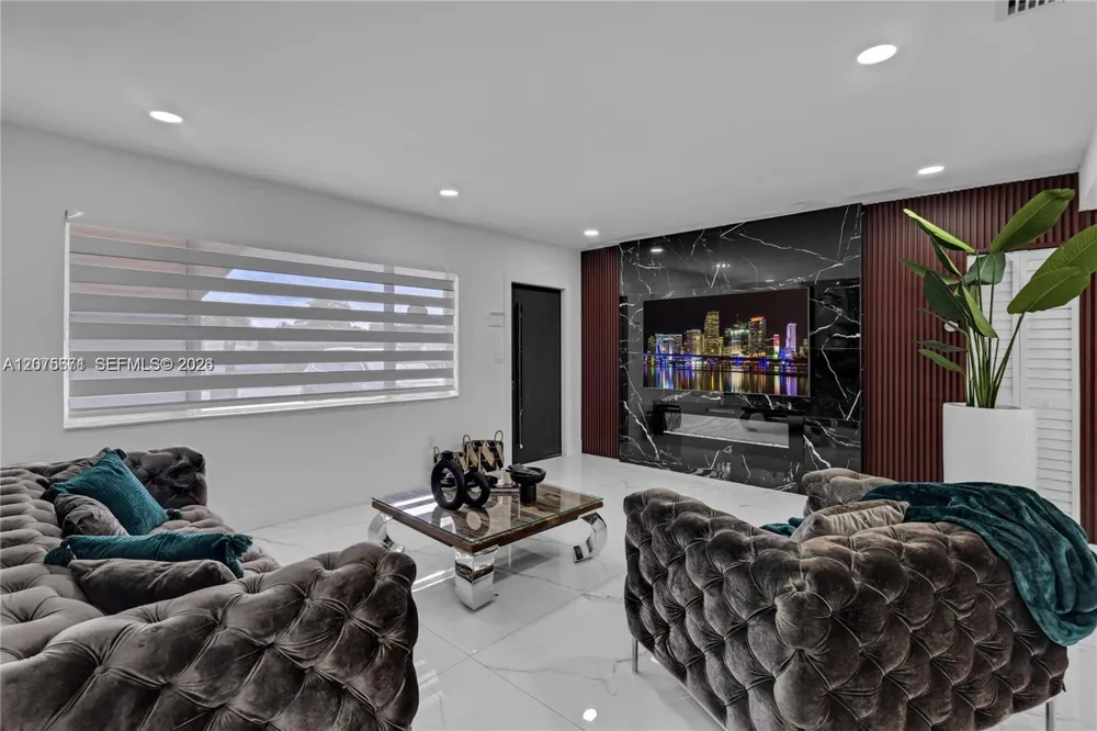 7031 SW 12th St Pembroke Pines, FL 33023