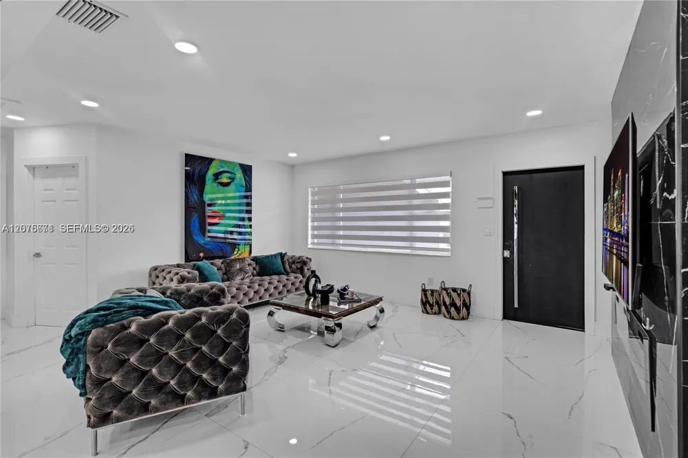 7031 SW 12th St Pembroke Pines, FL 33023