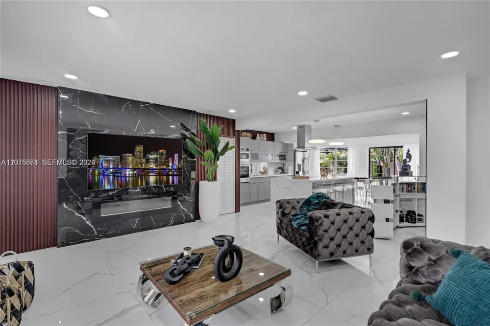 7031 SW 12th St Pembroke Pines, FL 33023