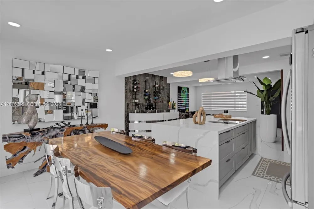 7031 SW 12th St Pembroke Pines, FL 33023