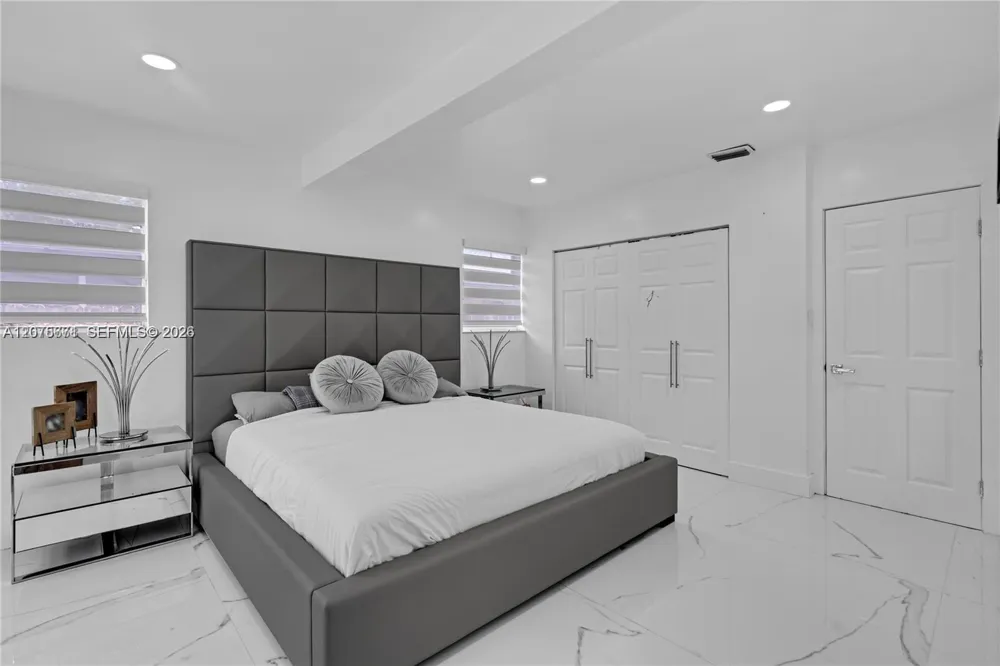 7031 SW 12th St Pembroke Pines, FL 33023