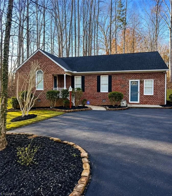 804 Salem Court Asheboro, NC 27205