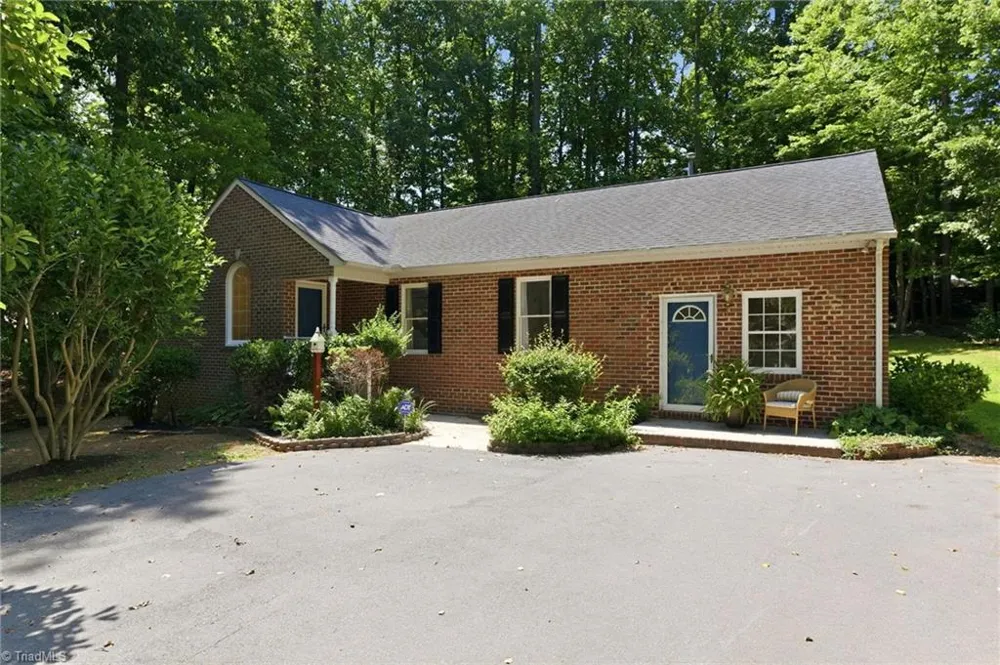 804 Salem Court Asheboro, NC 27205