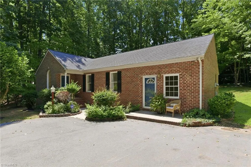 804 Salem Court Asheboro, NC 27205