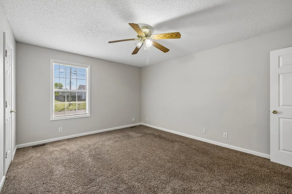 1030 Bush Ave Oak Grove, KY 42262