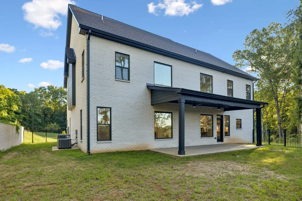 107 Miramare Way Adams, TN 37010