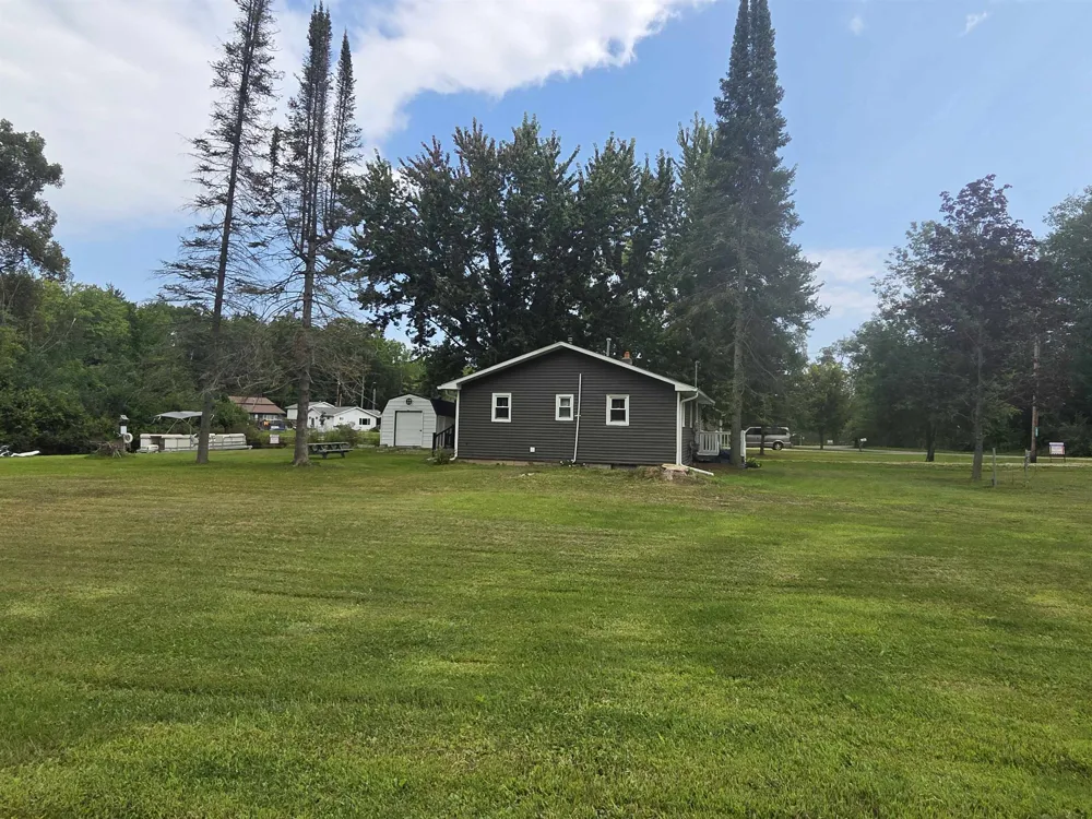 4737 Peninsula Road Plainfield Township, MI 48739