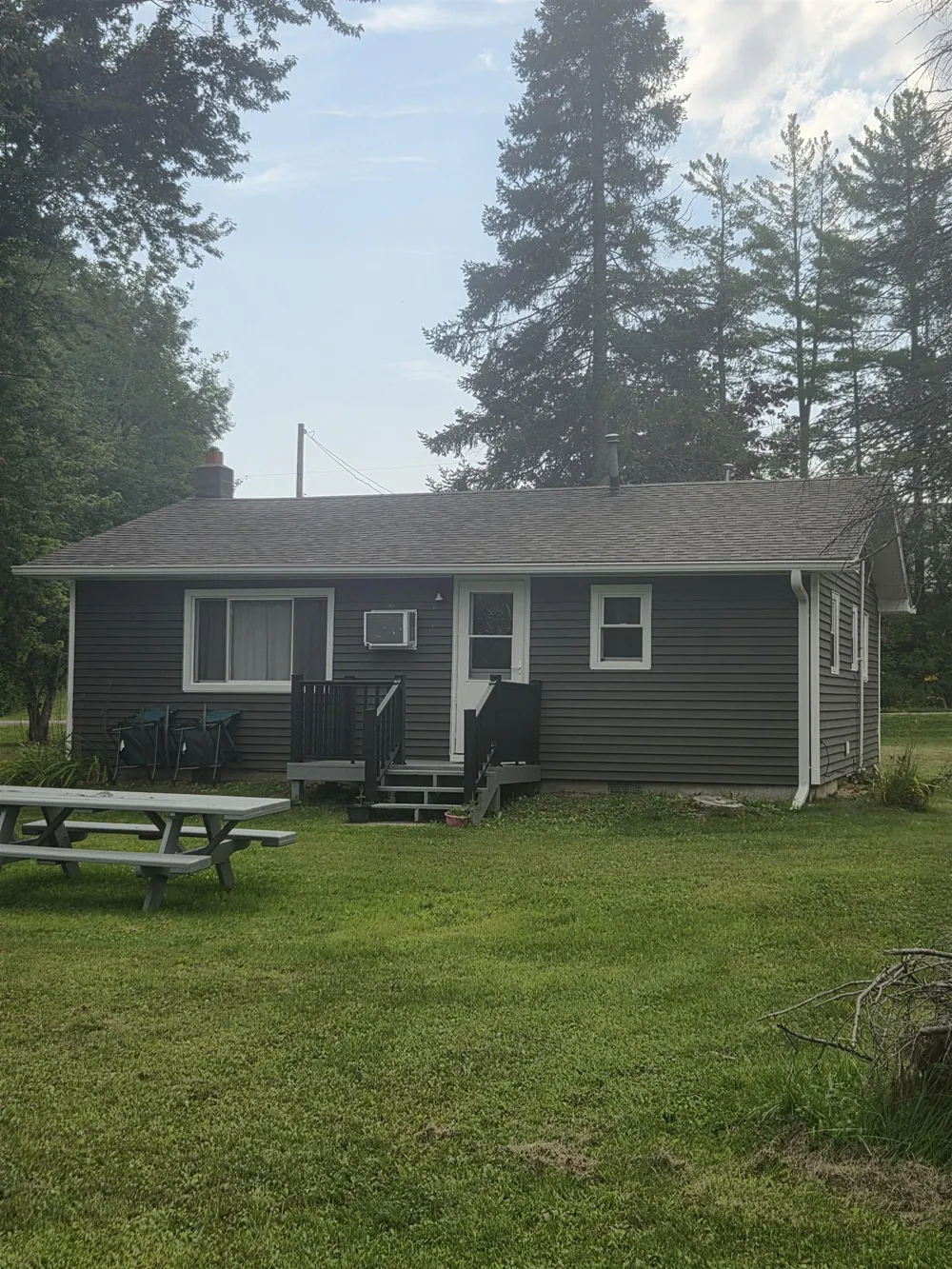 4737 Peninsula Road Plainfield Township, MI 48739
