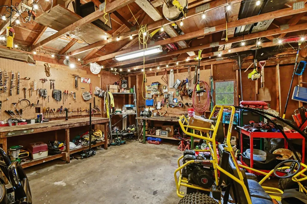 280 Sage Lake Road Hill Township, MI 48739