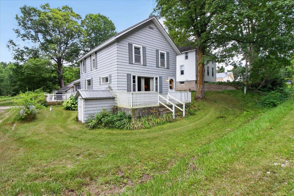 19540 70th Avenue Highland Township, MI 49665