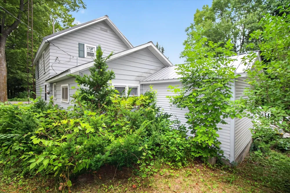 19540 70th Avenue Highland Township, MI 49665