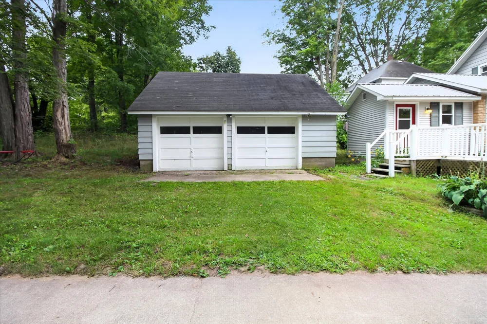 19540 70th Avenue Highland Township, MI 49665