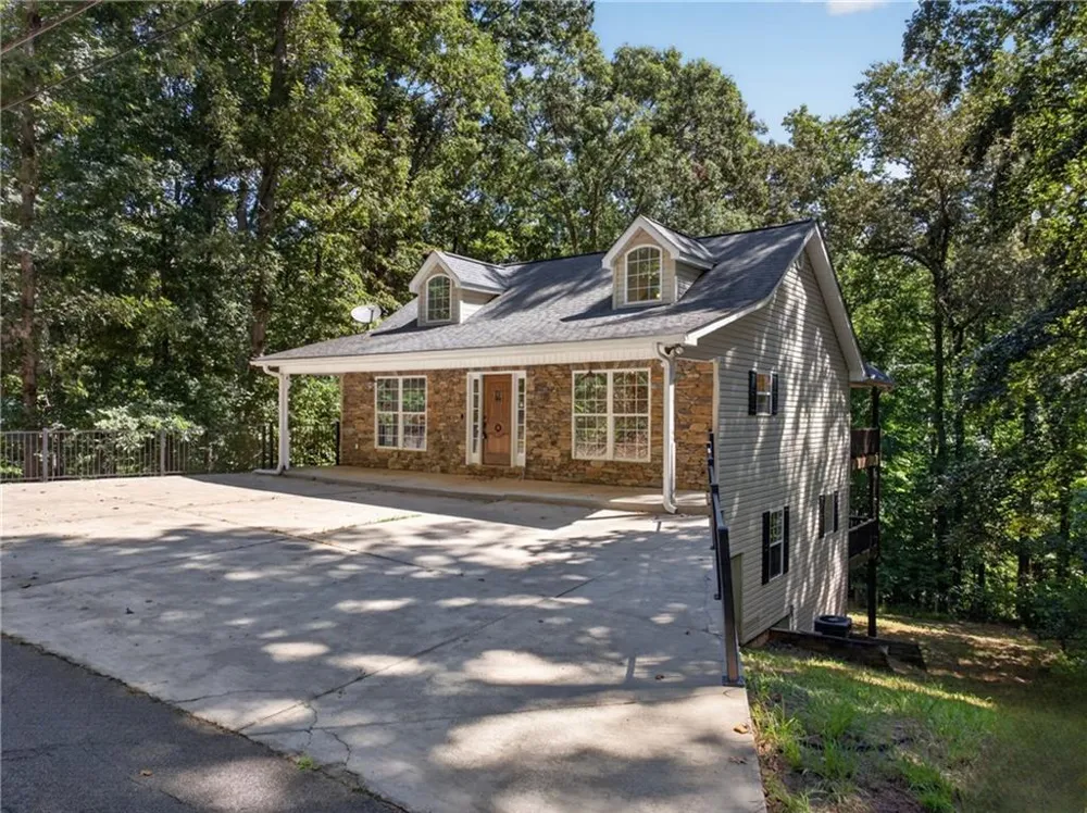 825 Rue Fluer De Lis Lavonia, GA 30553