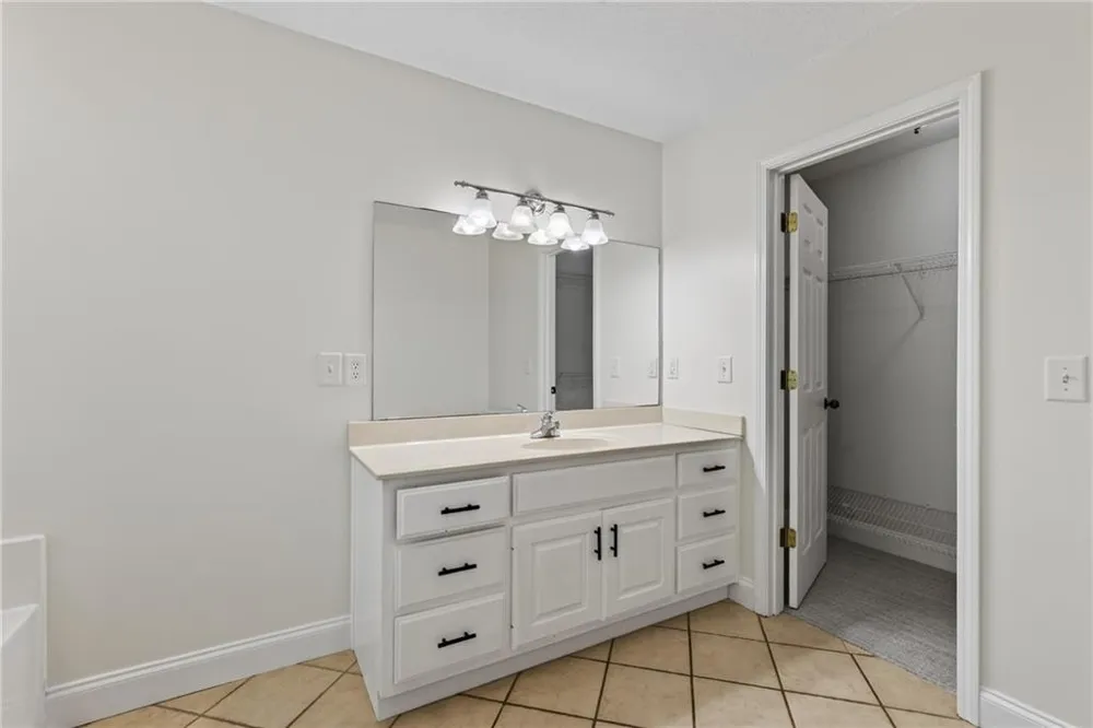 825 Rue Fluer De Lis Lavonia, GA 30553