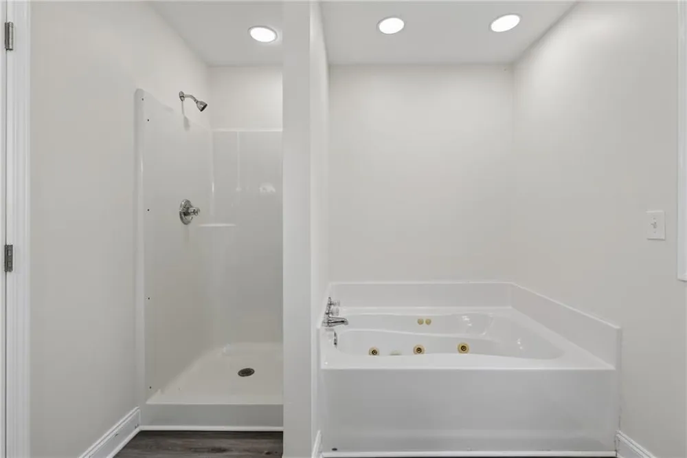 825 Rue Fluer De Lis Lavonia, GA 30553