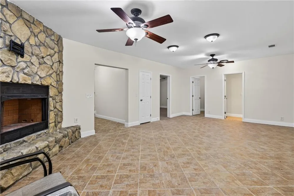 825 Rue Fluer De Lis Lavonia, GA 30553